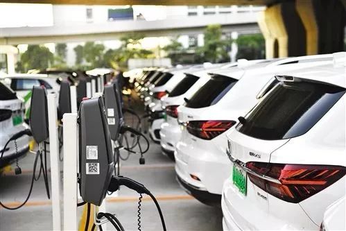 新能源汽車銷量斷崖式下滑引關注，專家預測明年政策將促行業(yè)回暖